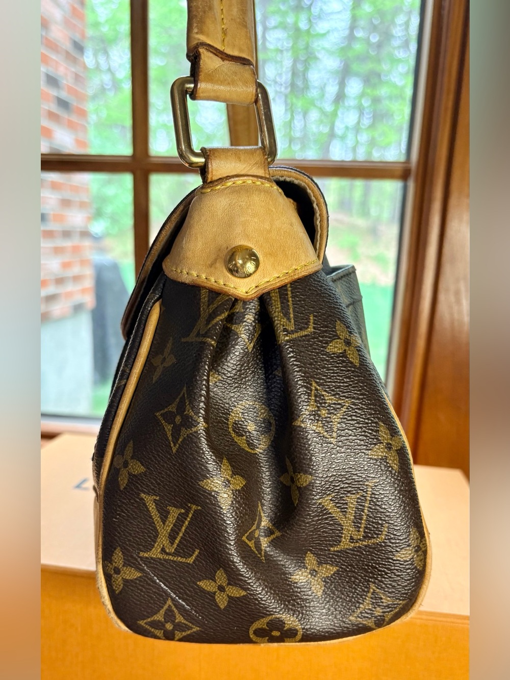 Louis Vuitton Beverly MM Bag. - Picture 5 of 17